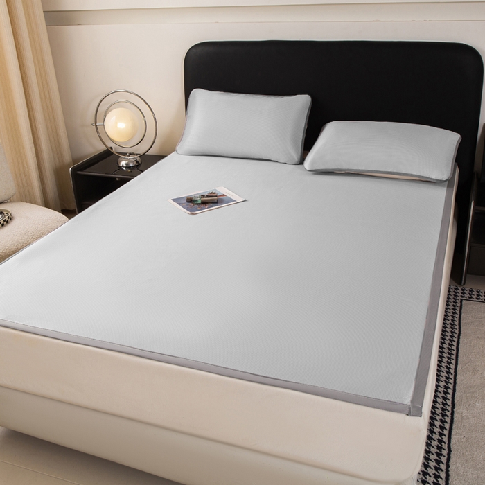 91家纺网 家纺一手货源 找家纺 春寻家纺 2026春夏新款千鸟格碳光冰丝席复合三明治款凉席席子 千鸟格-银灰-床席款