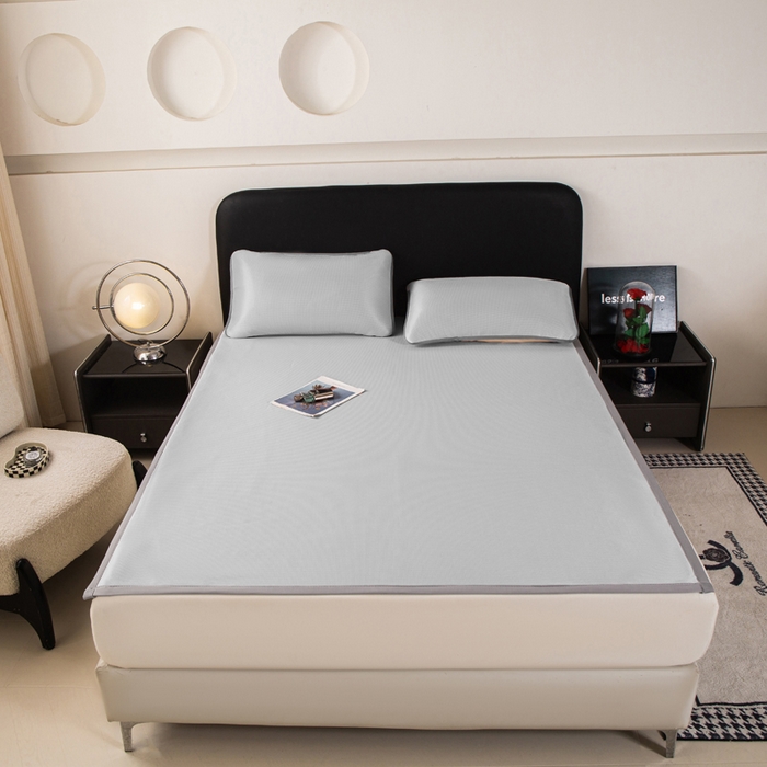 91家纺网 家纺一手货源 找家纺 春寻家纺 2026春夏新款千鸟格碳光冰丝席复合三明治款凉席席子 千鸟格-银灰-床席款