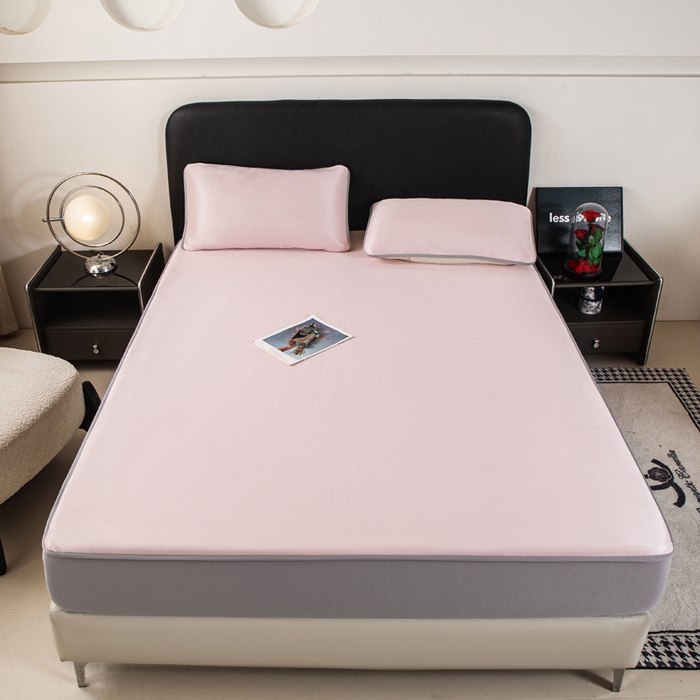 91家纺网 家纺一手货源 找家纺 春寻家纺 2026春夏新款千鸟格碳光冰丝席复合三明治款凉席席子 千鸟格-粉色-床笠款