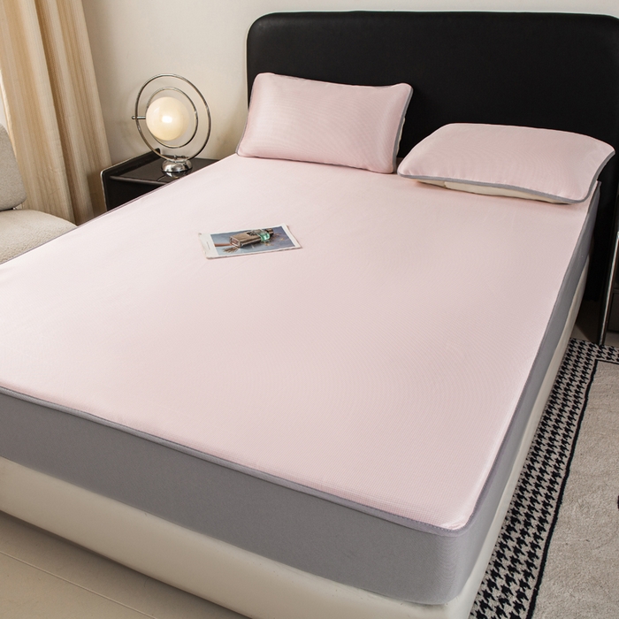 91家纺网 家纺一手货源 找家纺 春寻家纺 2026春夏新款千鸟格碳光冰丝席复合三明治款凉席席子 千鸟格-粉色-床笠款