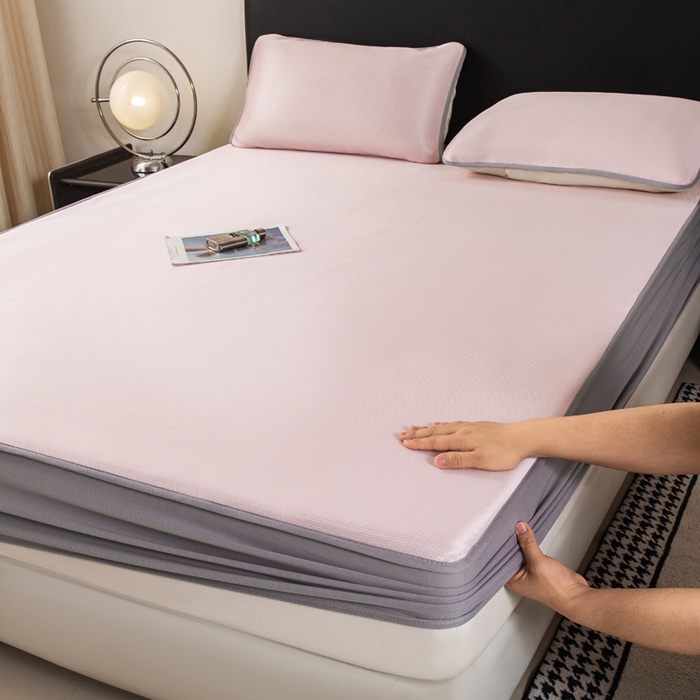 91家纺网 家纺一手货源 找家纺 春寻家纺 2026春夏新款千鸟格碳光冰丝席复合三明治款凉席席子 千鸟格-粉色-床笠款