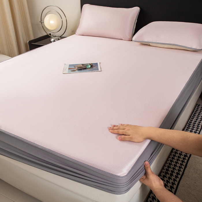 91家纺网 家纺一手货源 找家纺 春寻家纺 2026春夏新款千鸟格碳光冰丝席复合三明治款凉席席子 千鸟格-粉色-床笠款