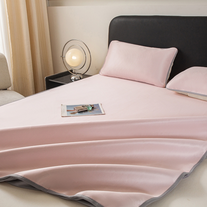 91家纺网 家纺一手货源 找家纺 春寻家纺 2026春夏新款千鸟格碳光冰丝席复合三明治款凉席席子 千鸟格-粉色-床笠款