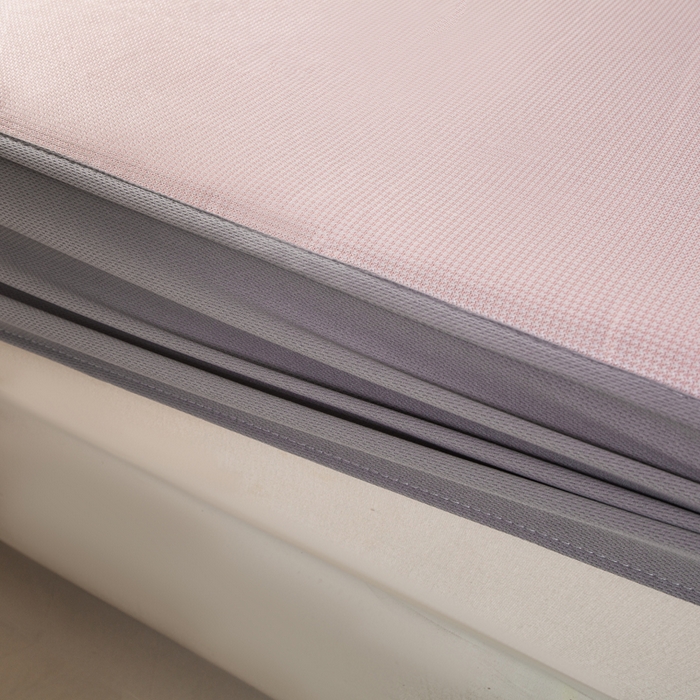 91家纺网 家纺一手货源 找家纺 春寻家纺 2026春夏新款千鸟格碳光冰丝席复合三明治款凉席席子 千鸟格-粉色-床笠款