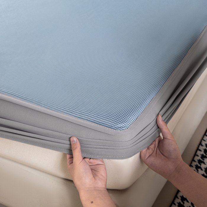 91家纺网 家纺一手货源 找家纺 春寻家纺 2026春夏新款千鸟格碳光冰丝席复合三明治款凉席席子 千鸟格-蓝色-床笠款