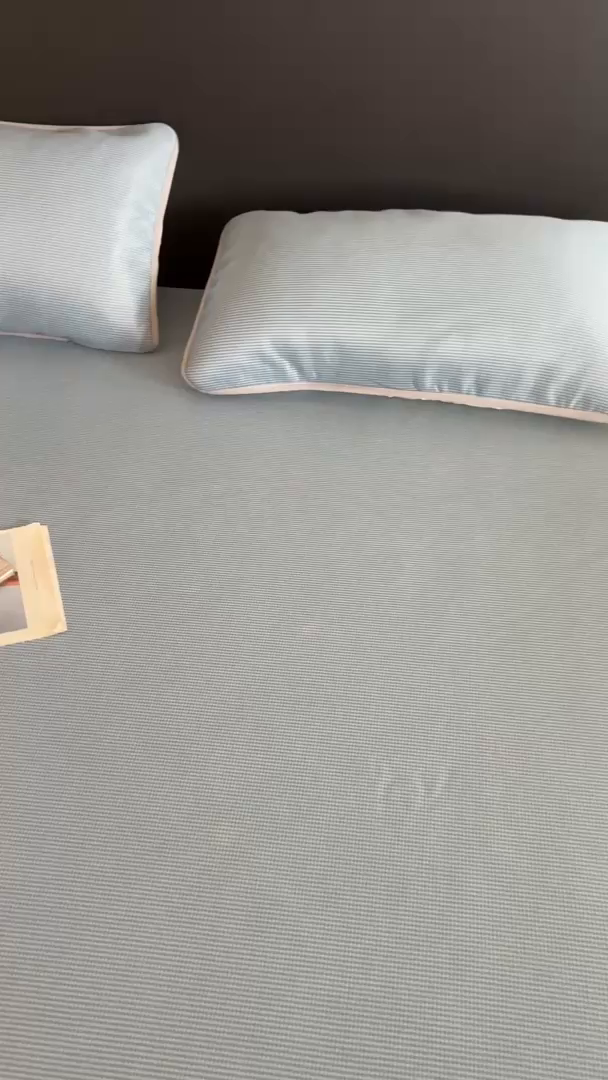 91家纺网 家纺一手货源 找家纺 春寻家纺 2026春夏新款千鸟格碳光冰丝席复合三明治款凉席席子 千鸟格-蓝色-床笠款