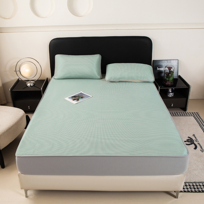 91家纺网 家纺一手货源 找家纺 春寻家纺 2026春夏新款千鸟格碳光冰丝席复合三明治款凉席席子 千鸟格-墨绿-床笠款