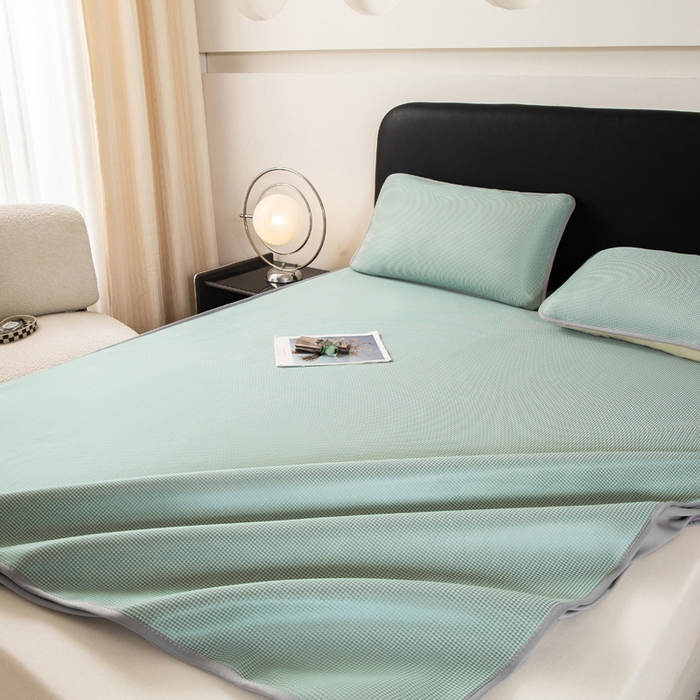 91家纺网 家纺一手货源 找家纺 春寻家纺 2026春夏新款千鸟格碳光冰丝席复合三明治款凉席席子 千鸟格-墨绿-床笠款