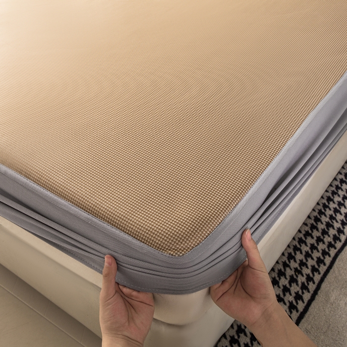 91家纺网 家纺一手货源 找家纺 春寻家纺 2026春夏新款千鸟格碳光冰丝席复合三明治款凉席席子 千鸟格-香槟金-床笠款