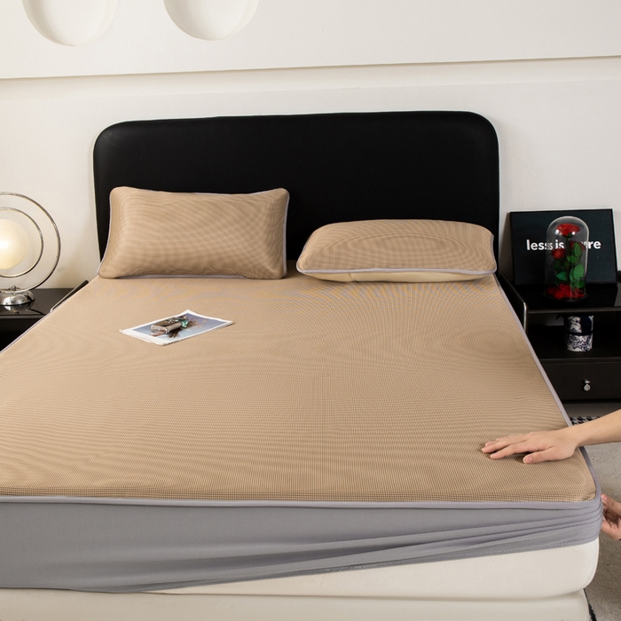 91家纺网 家纺一手货源 找家纺 春寻家纺 2026春夏新款千鸟格碳光冰丝席复合三明治款凉席席子 千鸟格-香槟金-床笠款