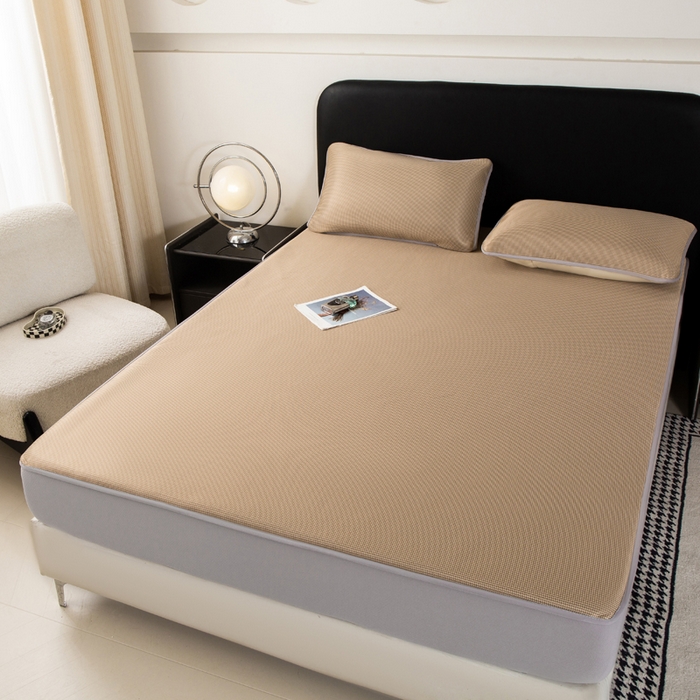 91家纺网 家纺一手货源 找家纺 春寻家纺 2026春夏新款千鸟格碳光冰丝席复合三明治款凉席席子 千鸟格-香槟金-床笠款