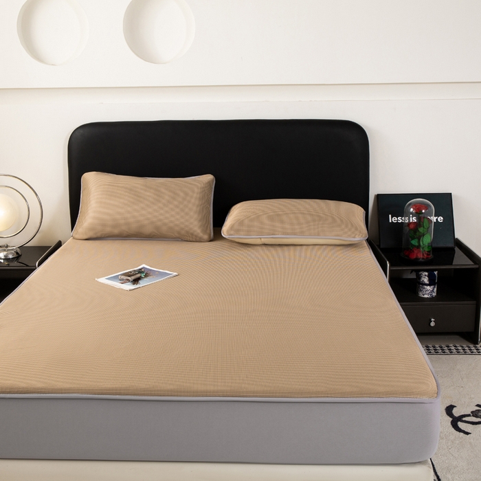 91家纺网 家纺一手货源 找家纺 春寻家纺 2026春夏新款千鸟格碳光冰丝席复合三明治款凉席席子 千鸟格-香槟金-床笠款