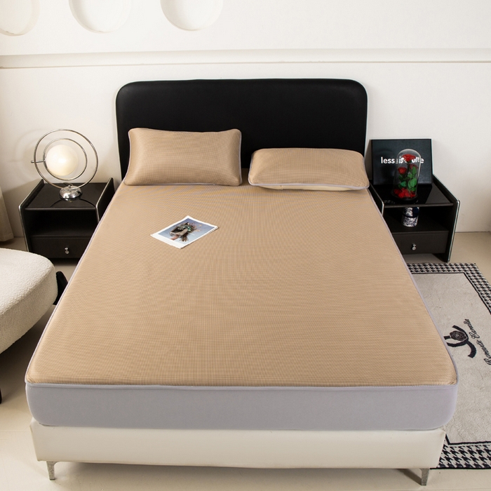 91家纺网 家纺一手货源 找家纺 春寻家纺 2026春夏新款千鸟格碳光冰丝席复合三明治款凉席席子 千鸟格-香槟金-床笠款