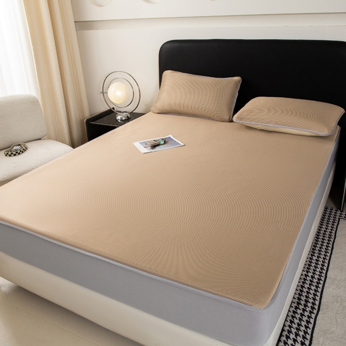 91家纺网 家纺一手货源 找家纺 春寻家纺 2026春夏新款千鸟格碳光冰丝席复合三明治款凉席席子 千鸟格-香槟金-床笠款