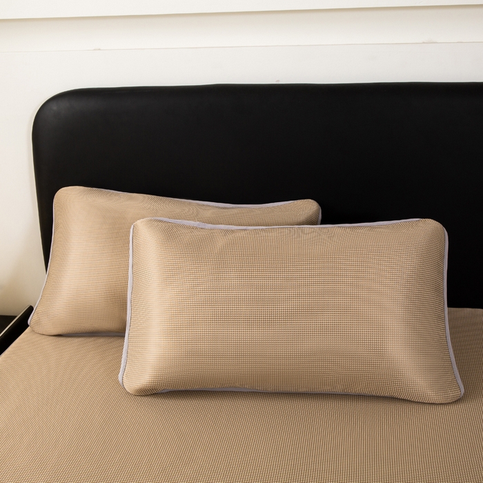 91家纺网 家纺一手货源 找家纺 春寻家纺 2026春夏新款千鸟格碳光冰丝席复合三明治款凉席席子 千鸟格-香槟金-床笠款