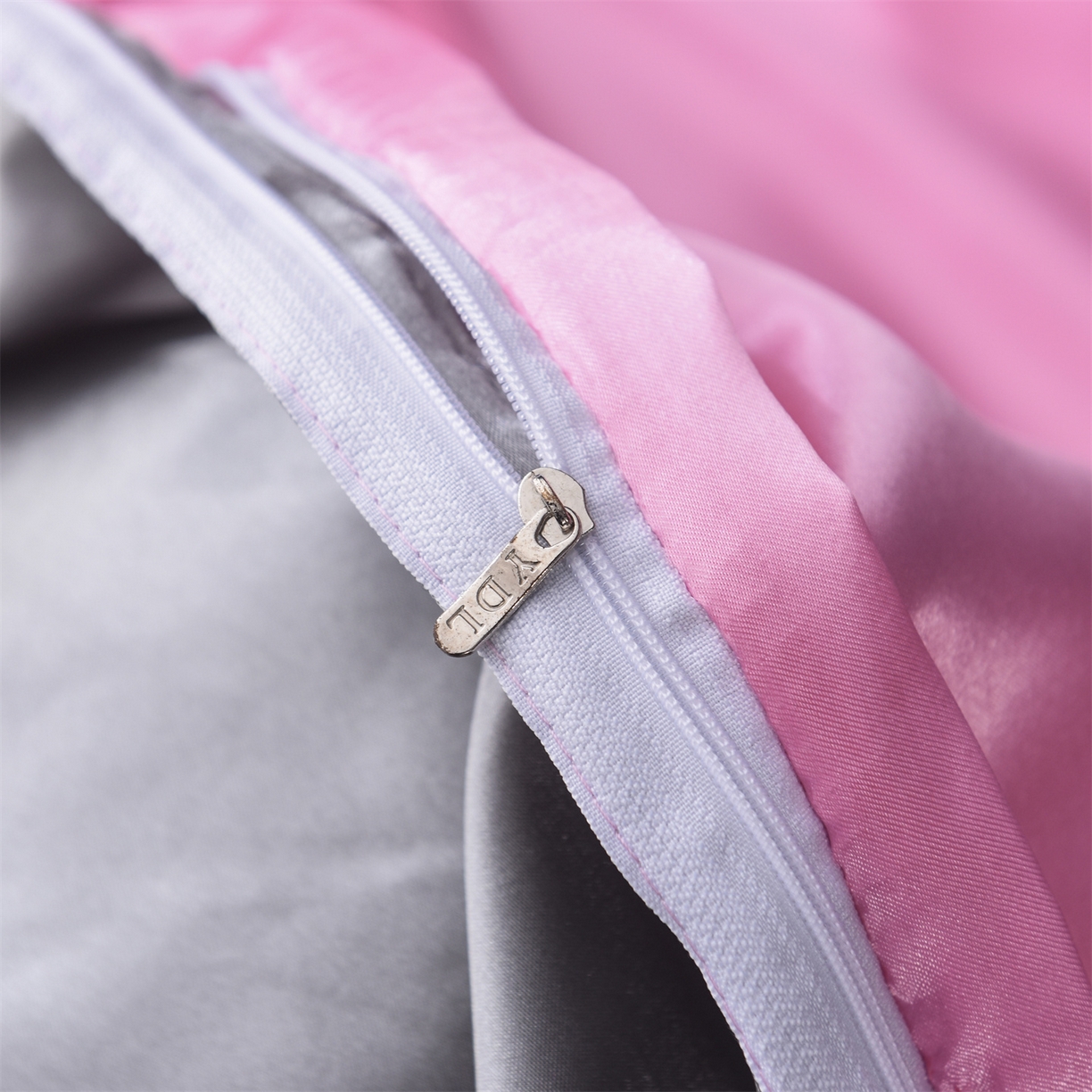 91家纺网 家纺一手货源 找家纺 经年 2026新款特价款丝绸冰丝四件套 粉色银灰