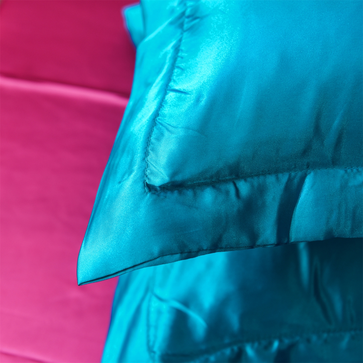 91家纺网 家纺一手货源 找家纺 经年 2026新款特价款丝绸冰丝四件套 湖蓝玫红