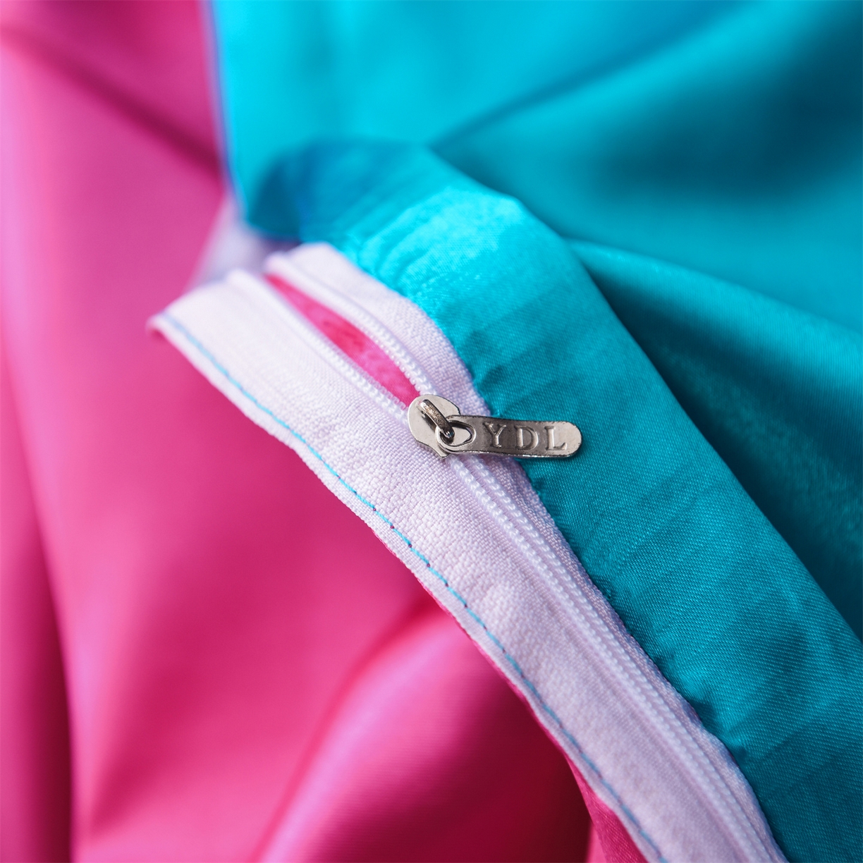 91家纺网 家纺一手货源 找家纺 经年 2026新款特价款丝绸冰丝四件套 湖蓝玫红