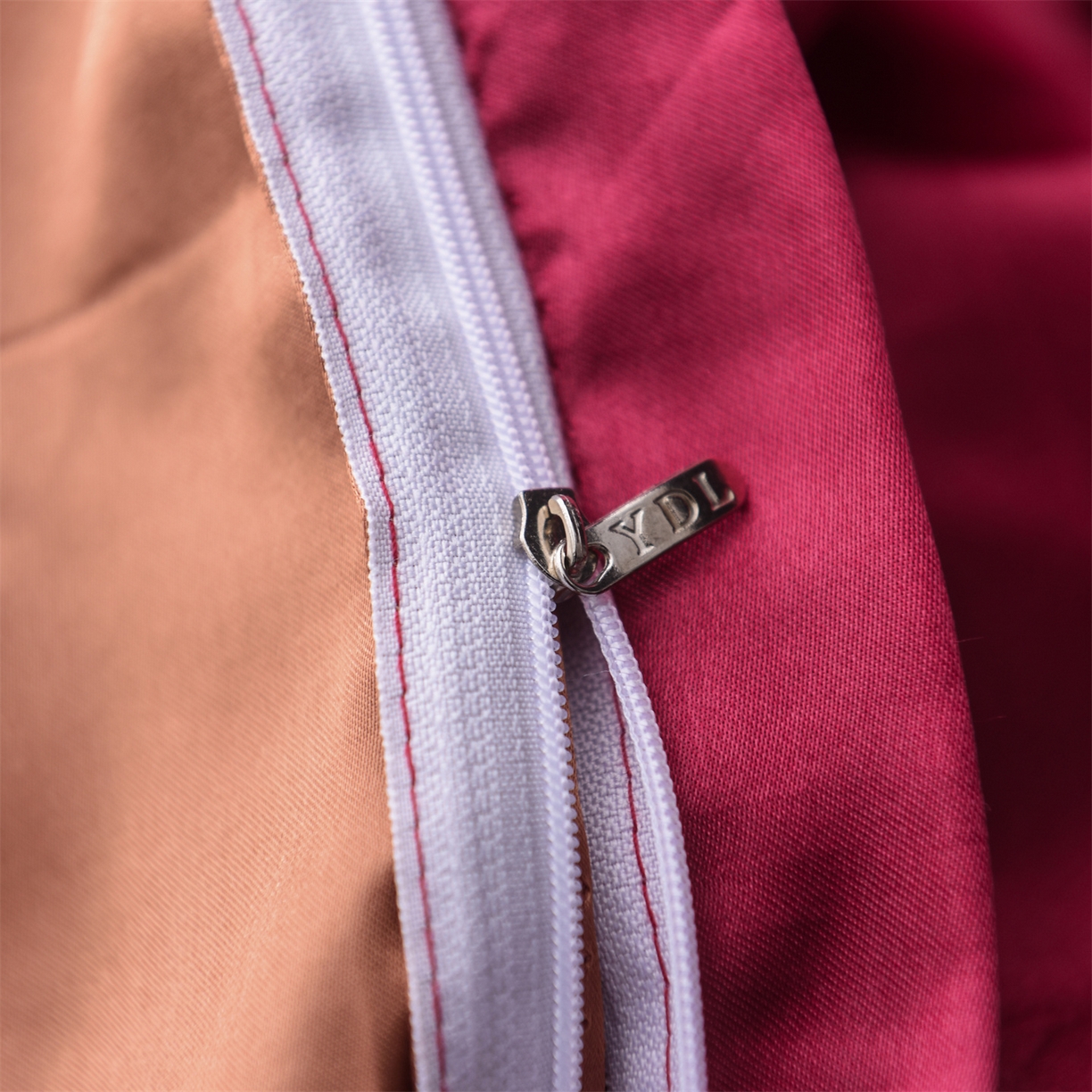 91家纺网 家纺一手货源 找家纺 经年 2026新款特价款丝绸冰丝四件套 酒红咖啡