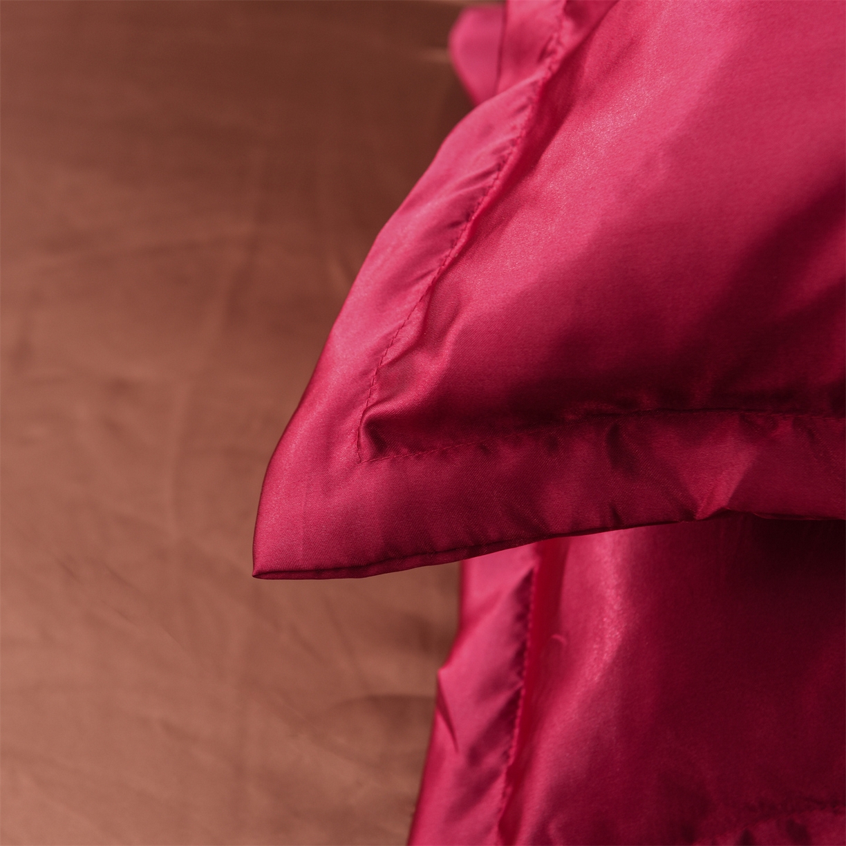 91家纺网 家纺一手货源 找家纺 经年 2026新款特价款丝绸冰丝四件套 酒红咖啡