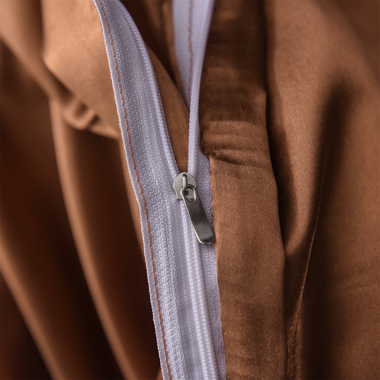 91家纺网 家纺一手货源 找家纺 经年 2026新款特价款丝绸冰丝四件套 咖啡