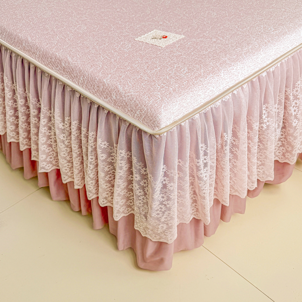 91家纺网 家纺一手货源 找家纺 （总）情恒家纺 2026春夏新款PE提花肌理纹床笠式床裙席凉席席子-安娜