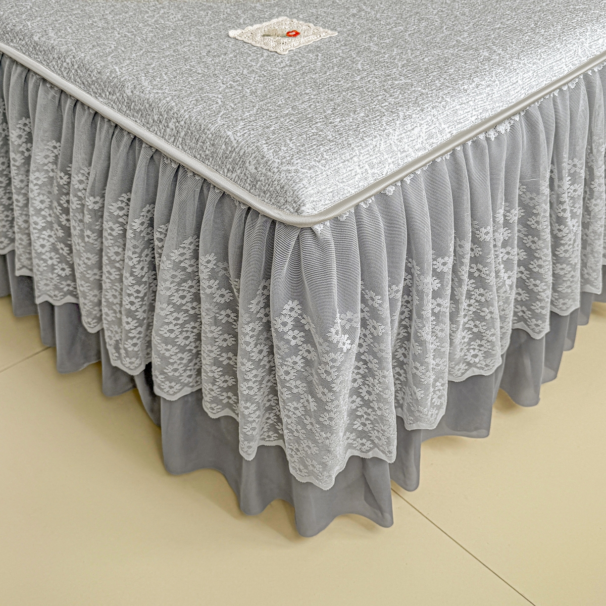 91家纺网 家纺一手货源 找家纺 情恒家纺 2026春夏新款PE提花肌理纹床笠式床裙席凉席席子-安娜 安娜-深远灰