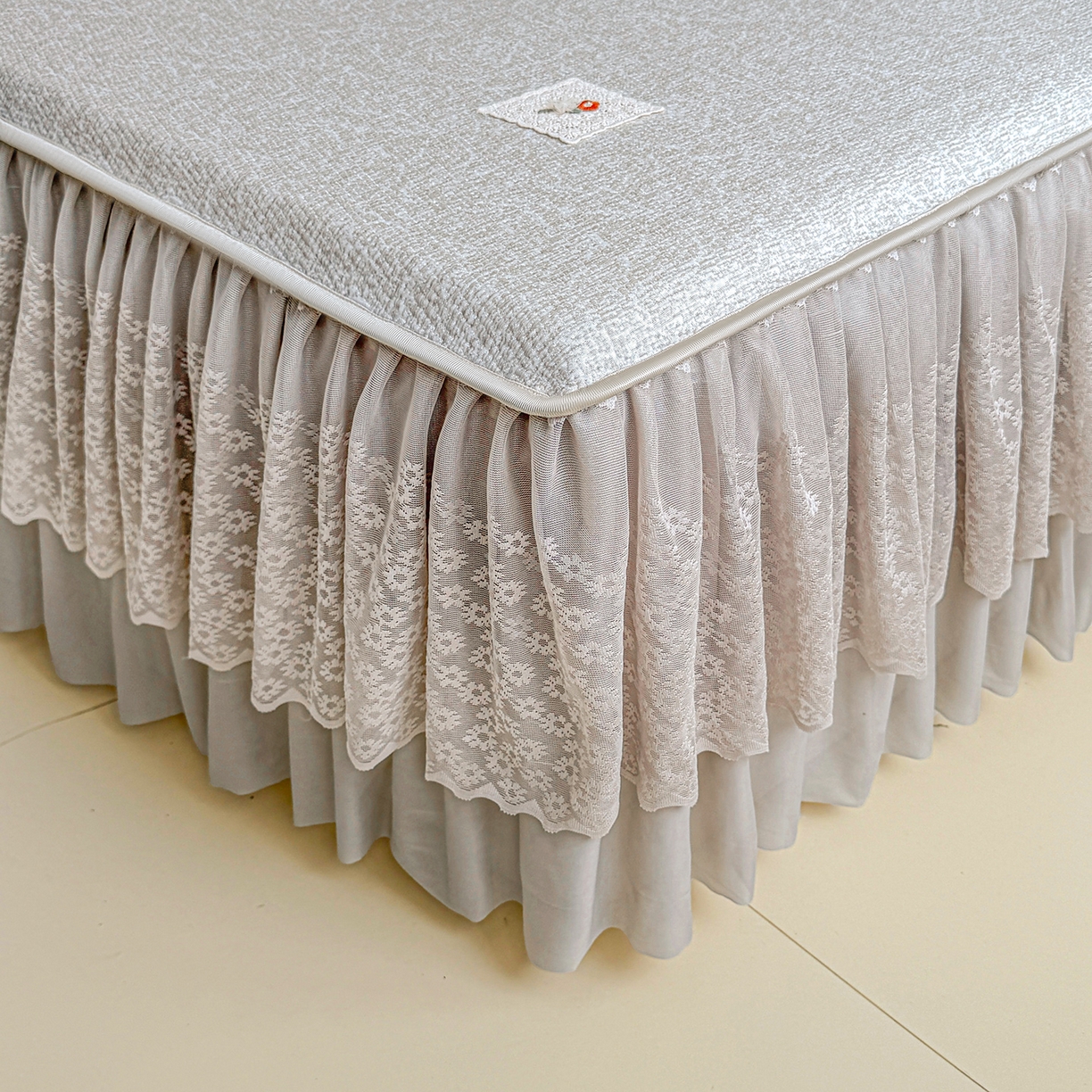 91家纺网 家纺一手货源 找家纺 情恒家纺 2026春夏新款PE提花肌理纹床笠式床裙席凉席席子-安娜 安娜-星辰灰