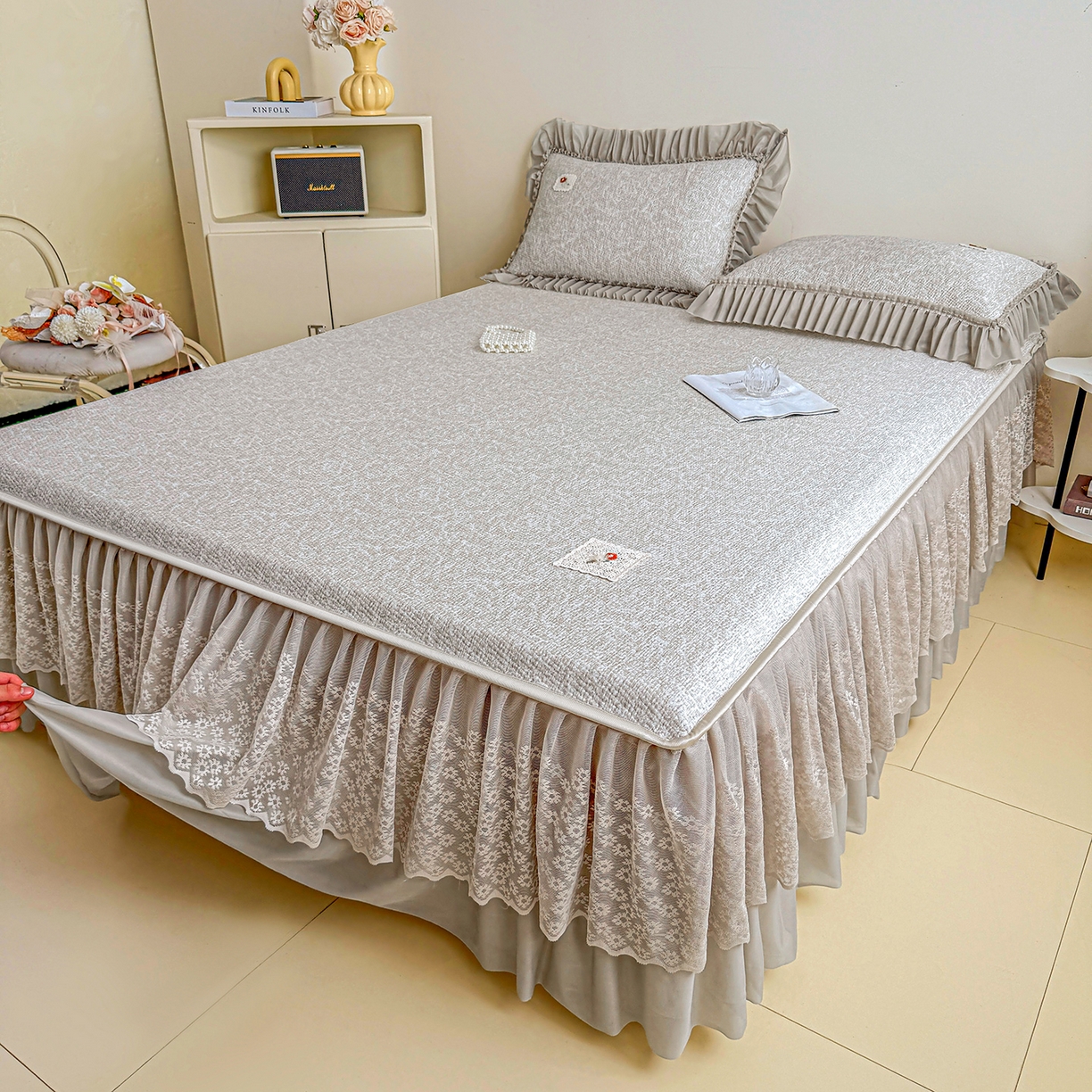 91家纺网 家纺一手货源 找家纺 情恒家纺 2026春夏新款PE提花肌理纹床笠式床裙席凉席席子-安娜 安娜-星辰灰