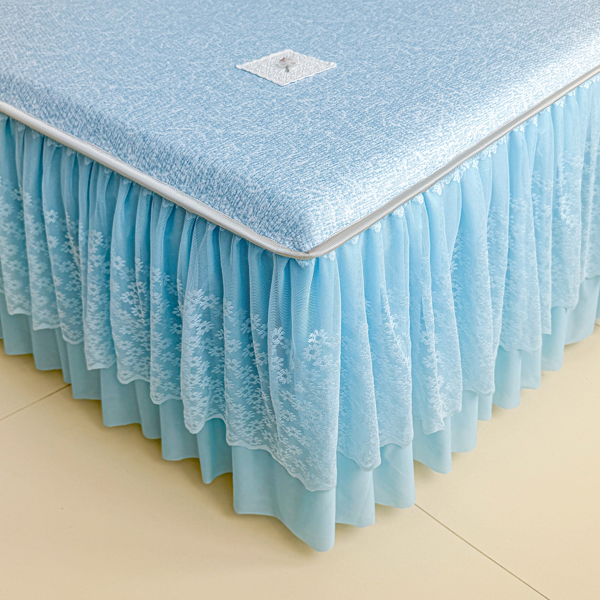 91家纺网 家纺一手货源 找家纺 情恒家纺 2026春夏新款PE提花肌理纹床笠式床裙席凉席席子-安娜 安娜-晚安蓝