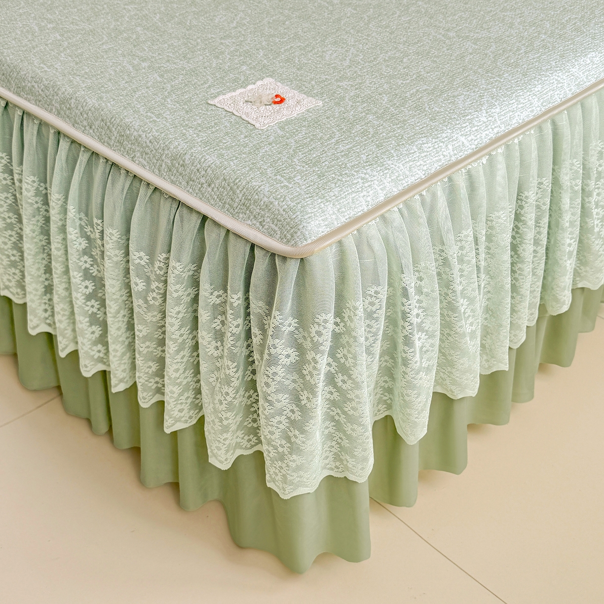 91家纺网 家纺一手货源 找家纺 情恒家纺 2026春夏新款PE提花肌理纹床笠式床裙席凉席席子-安娜 安娜-抹茶绿