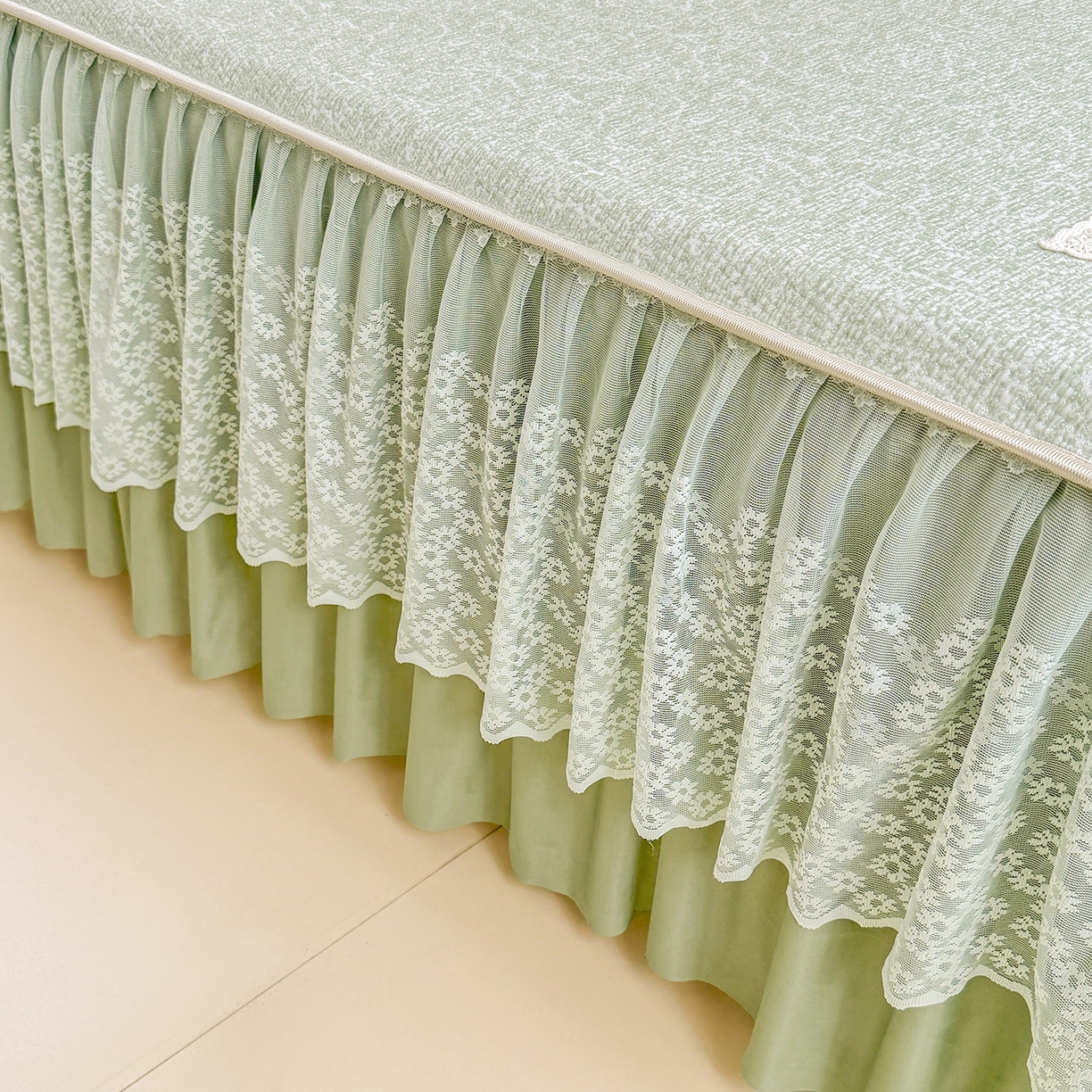 91家纺网 家纺一手货源 找家纺 情恒家纺 2026春夏新款PE提花肌理纹床笠式床裙席凉席席子-安娜 安娜-抹茶绿
