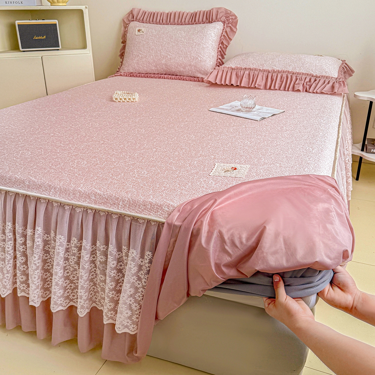 91家纺网 家纺一手货源 找家纺 情恒家纺 2026春夏新款PE提花肌理纹床笠式床裙席凉席席子-安娜 安娜-豆沙粉