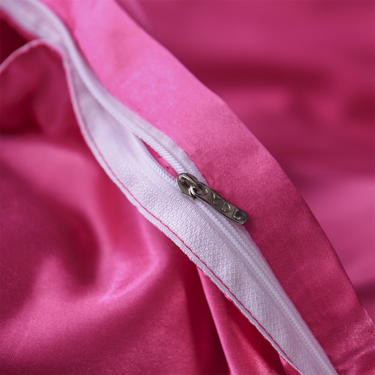 91家纺网 家纺一手货源 找家纺 经年 2026新款特价款丝绸冰丝四件套 玫红