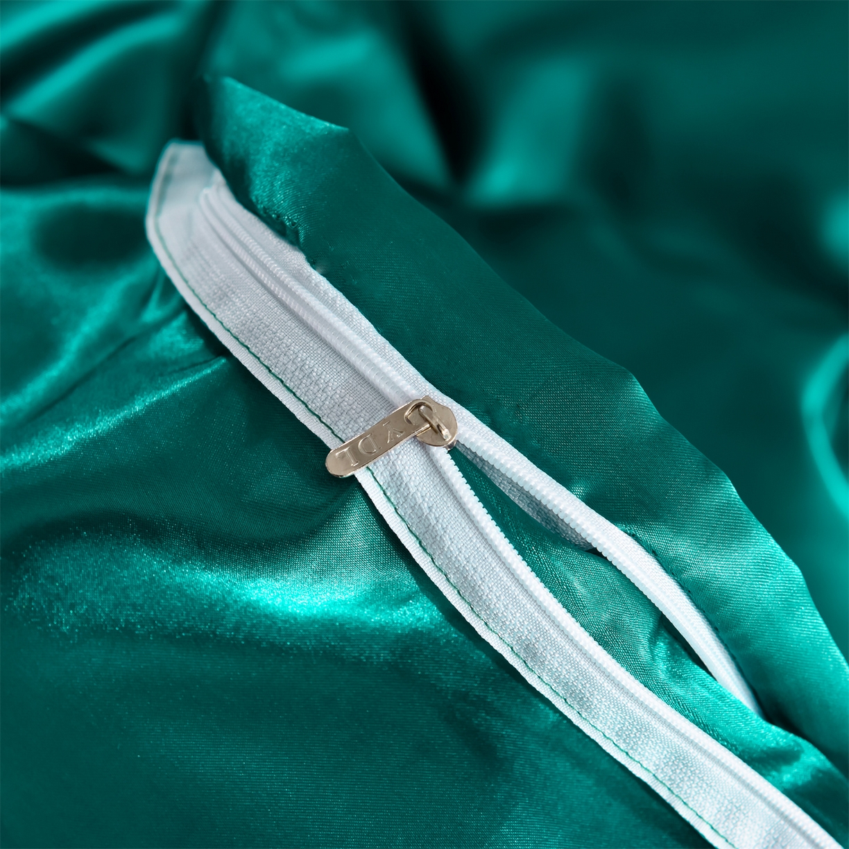 91家纺网 家纺一手货源 找家纺 经年 2026新款特价款丝绸冰丝四件套 墨绿