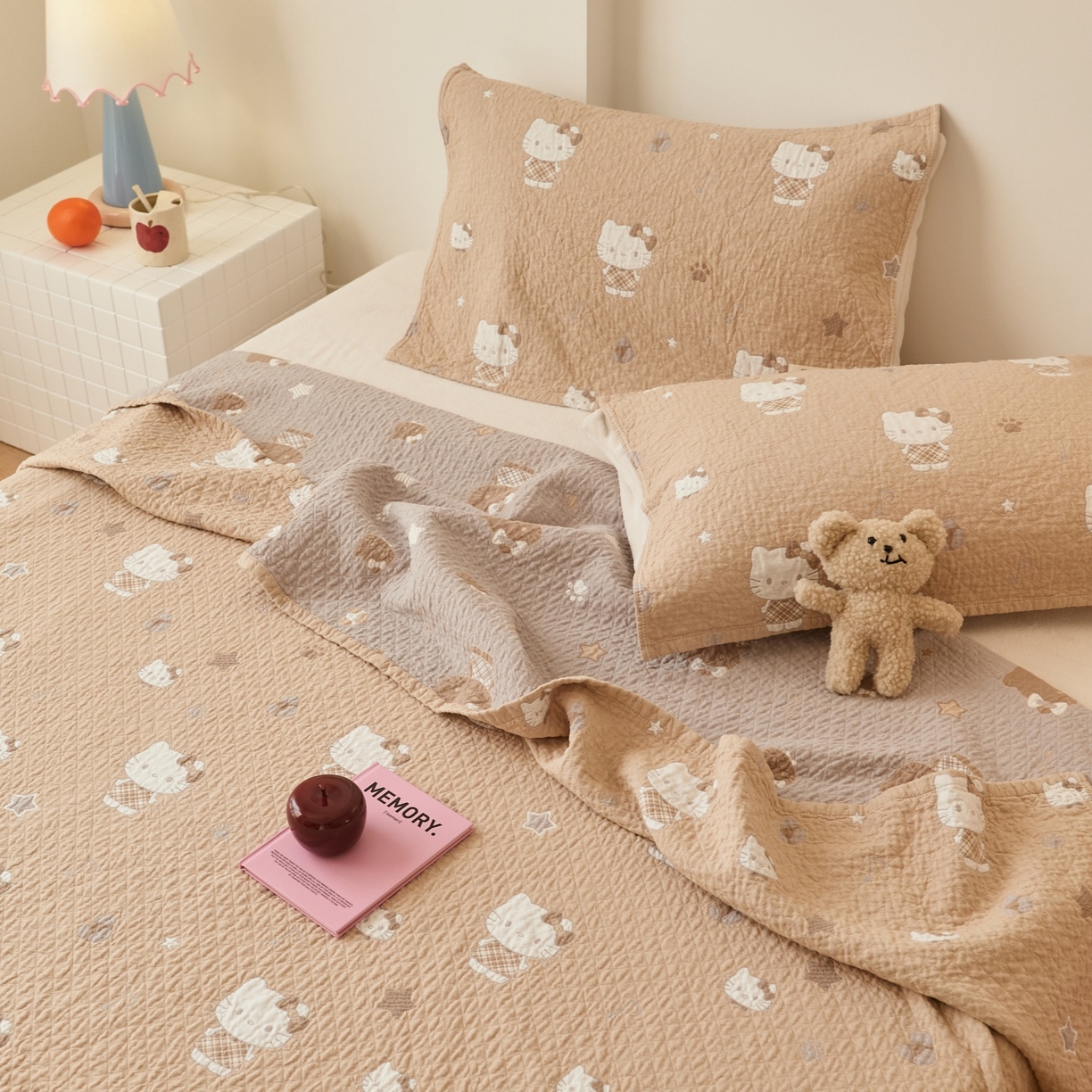 91家纺网 家纺一手货源 找家纺 沐瑟家纺 2026新款安心棉枕巾 KT猫棕色