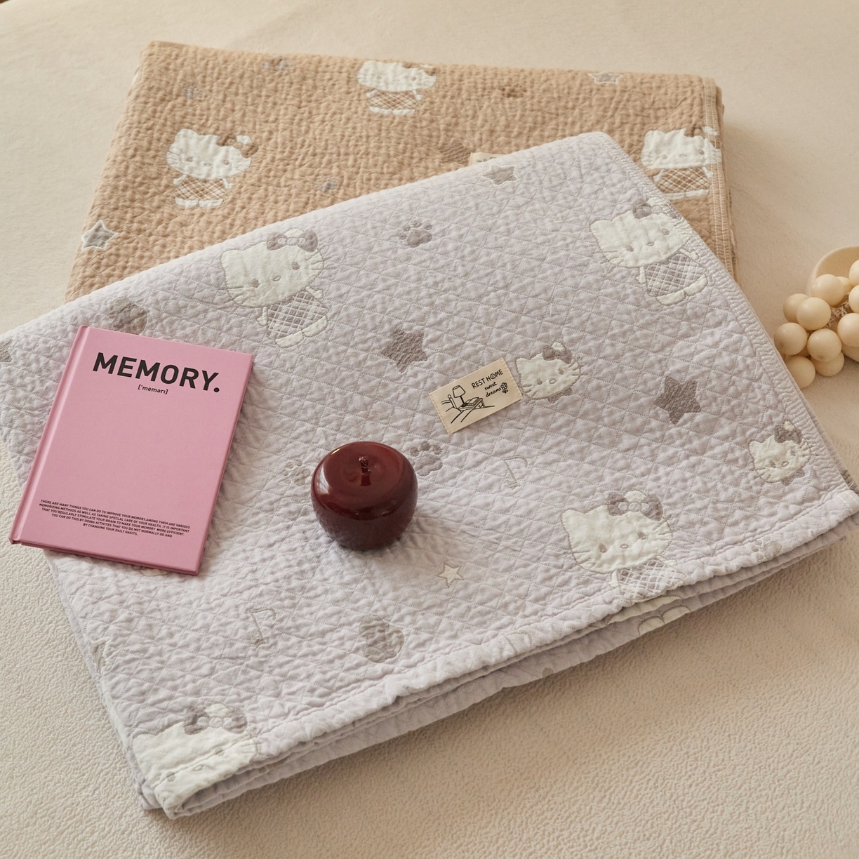 91家纺网 家纺一手货源 找家纺 沐瑟家纺 2026新款安心棉枕巾 KT猫棕色