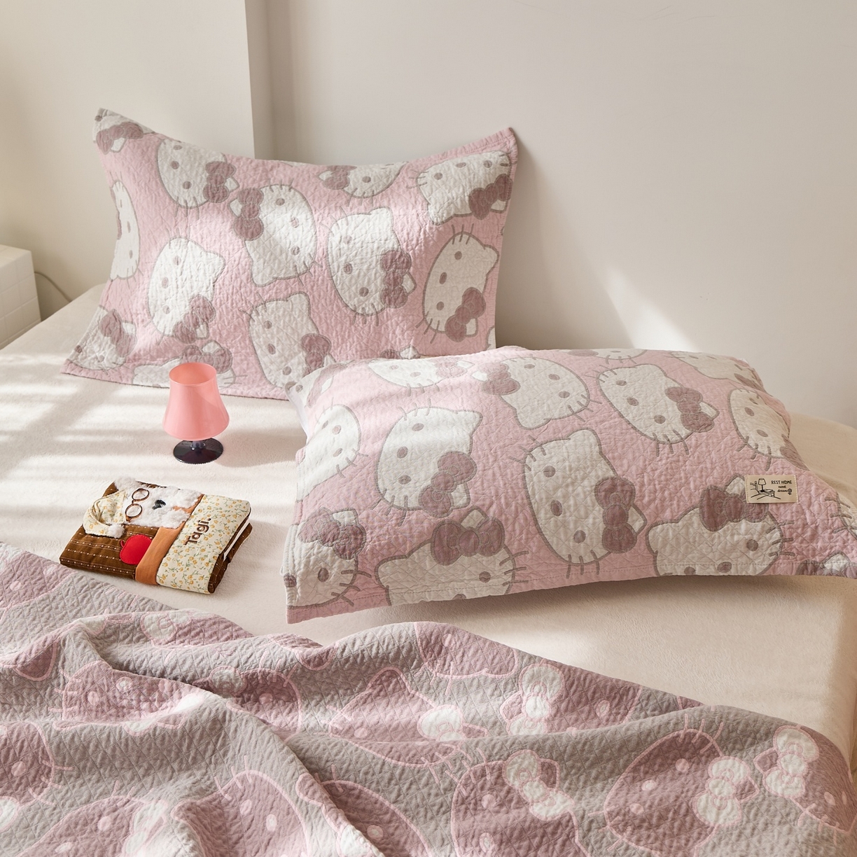 91家纺网 家纺一手货源 找家纺 沐瑟家纺 2026新款安心棉枕巾 大猫头粉色