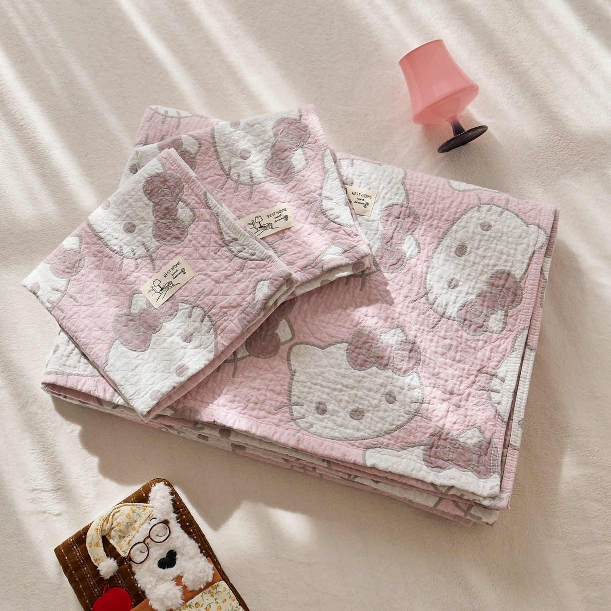 91家纺网 家纺一手货源 找家纺 沐瑟家纺 2026新款安心棉枕巾 大猫头粉色