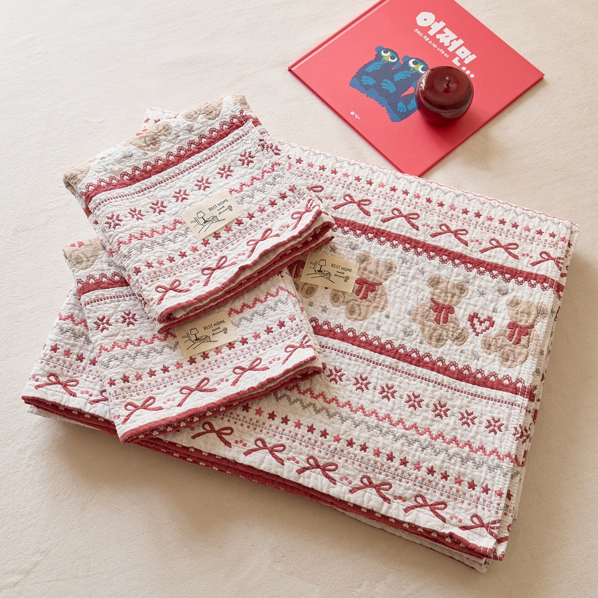 91家纺网 家纺一手货源 找家纺 沐瑟家纺 2026新款安心棉枕巾 费尔岛小熊