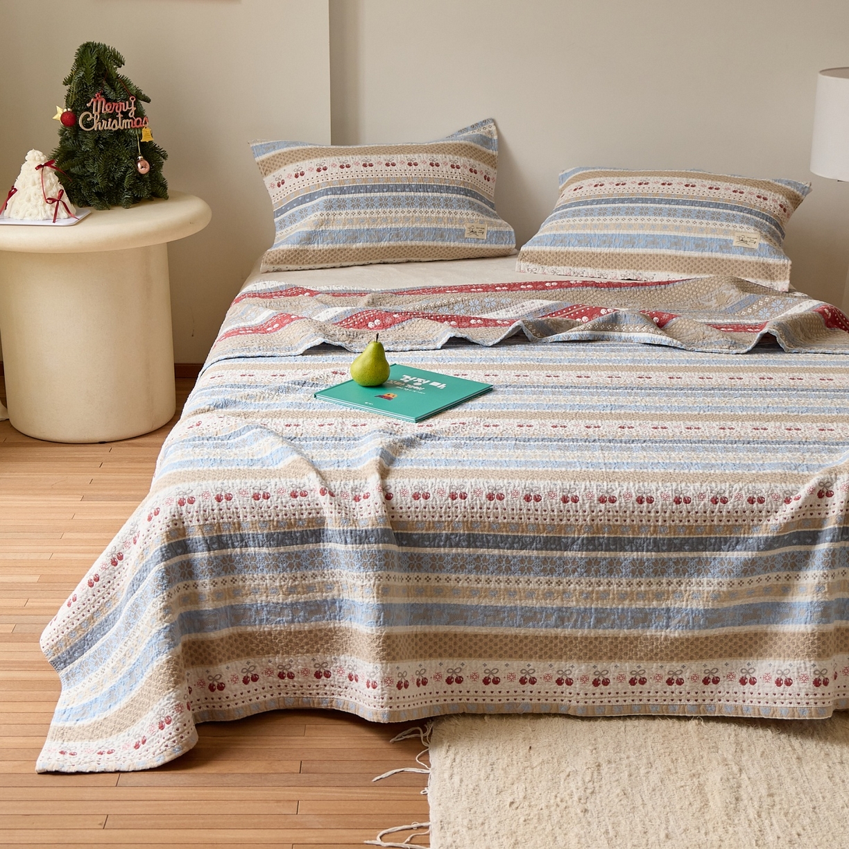 91家纺网 家纺一手货源 找家纺 沐瑟家纺 2026新款安心棉枕巾 费尔岛樱桃蓝