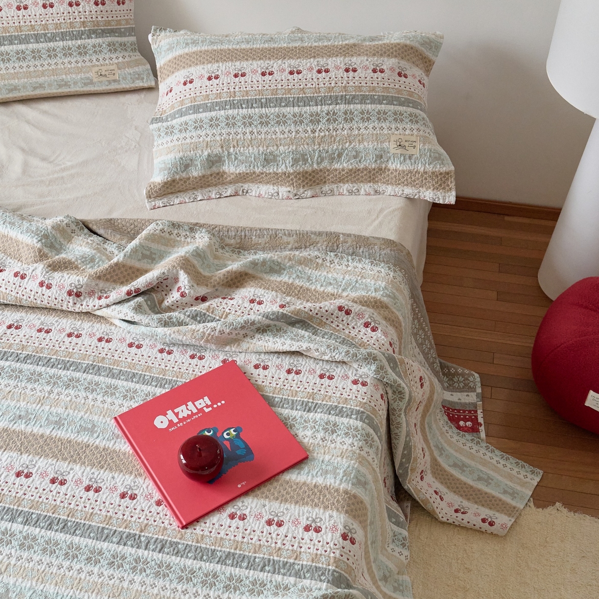 91家纺网 家纺一手货源 找家纺 沐瑟家纺 2026新款安心棉枕巾 费尔岛樱桃绿