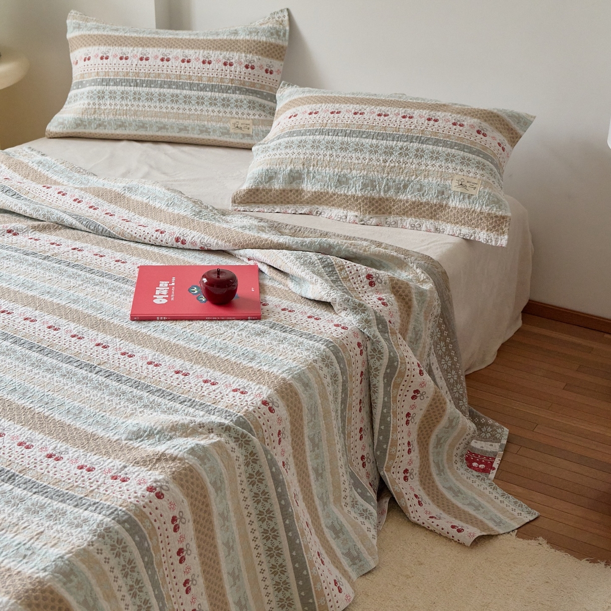 91家纺网 家纺一手货源 找家纺 沐瑟家纺 2026新款安心棉枕巾 费尔岛樱桃绿