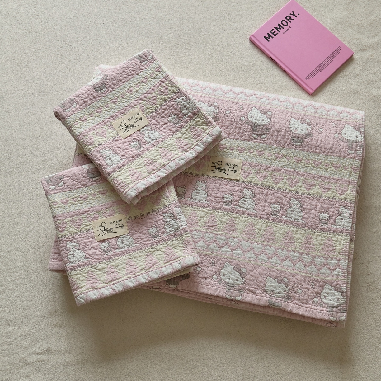 91家纺网 家纺一手货源 找家纺 沐瑟家纺 2026新款安心棉枕巾 横条小粉猫