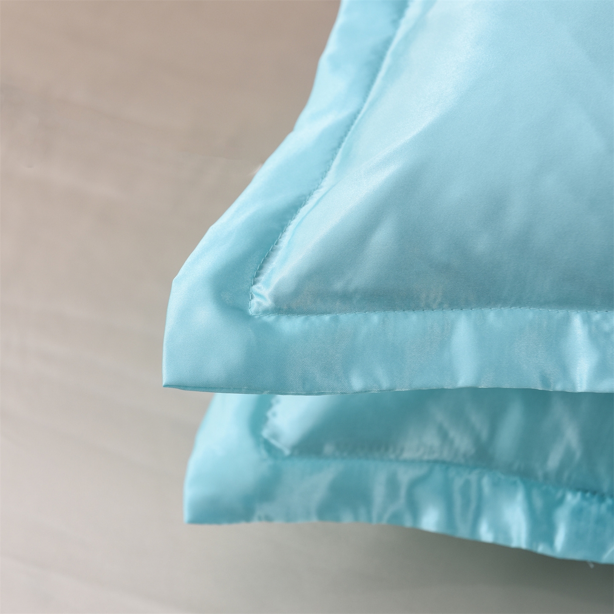 91家纺网 家纺一手货源 找家纺 经年 2026新款特价款丝绸冰丝四件套 水蓝金色