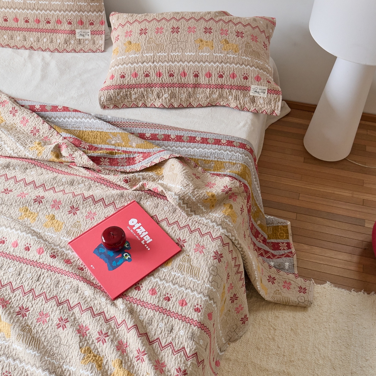 91家纺网 家纺一手货源 找家纺 沐瑟家纺 2026新款安心棉枕巾 小脚丫小狗