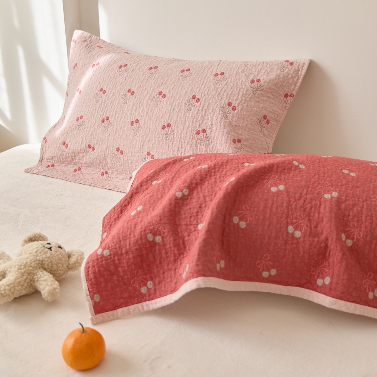 91家纺网 家纺一手货源 找家纺 沐瑟家纺 2026新款安心棉枕巾 樱桃粉色