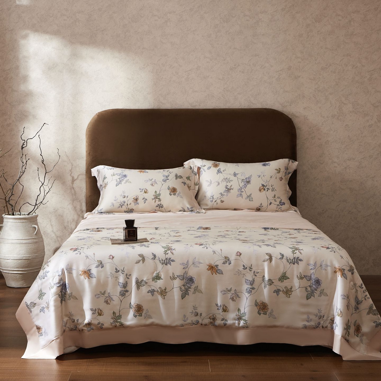 南通朵美纺织品有限公司 2026新款100支天丝系列夏被四件套 盎然生趣