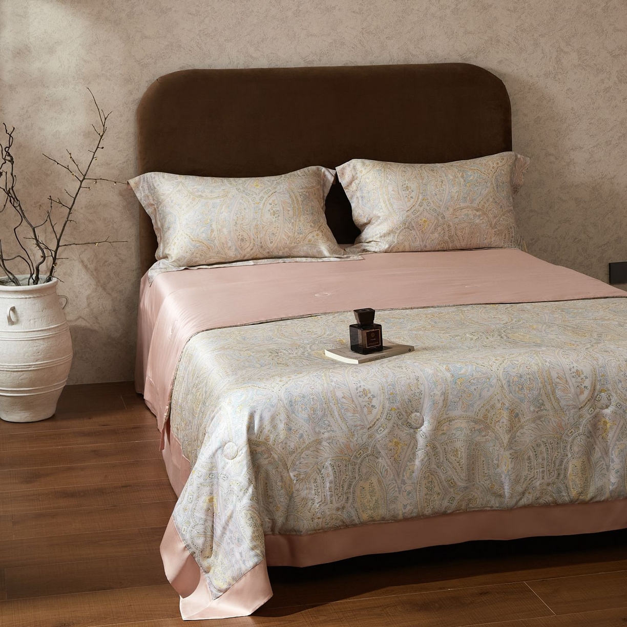 91家纺网 家纺一手货源 找家纺 南通朵美纺织品有限公司 2026新款100支天丝系列夏被四件套 莱欧风情