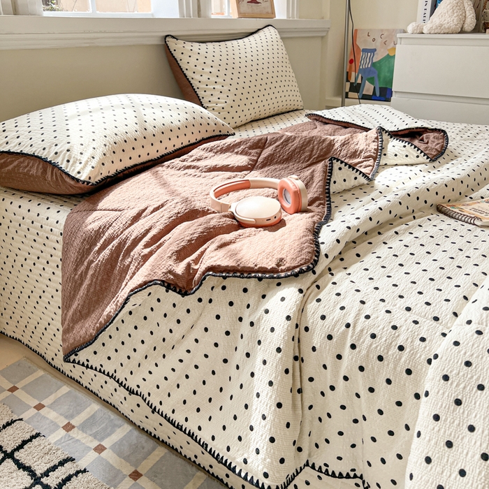 91家纺网 家纺一手货源 找家纺 梵希雅 2026新款泡芙纱三角针床盖夏被四件套 波点